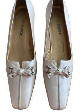 Stuart Weitzman Mr Seymour Kitten Heels 8 AAAA Ultra Narrow Taupe Leather